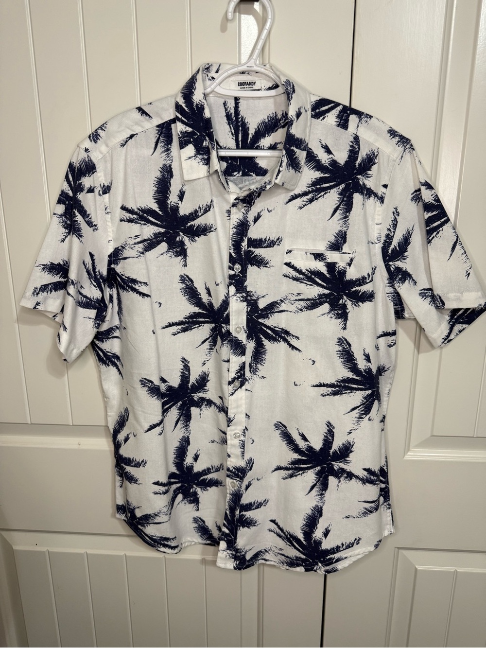 Casual White & Navy Palm-Print Short-Sleeve Button-Down Shirt